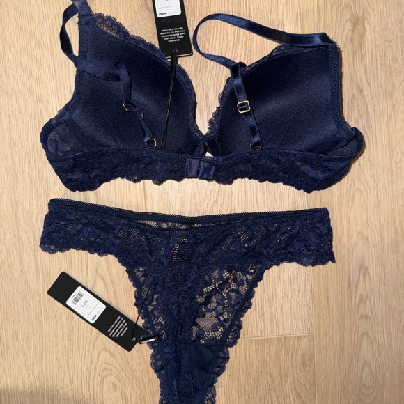 Lingerie Set - Picture 2 of 2